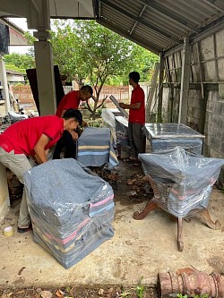 บริการขนย้ายเฟอร์นิเจอร์ไม้เก่าทางเราแพ็คกิ้งให้อย่างดี